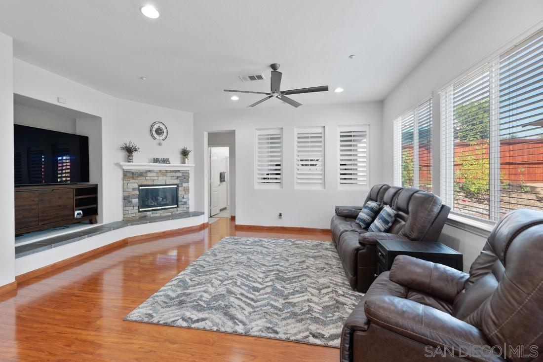 27805 Dogwood Gln