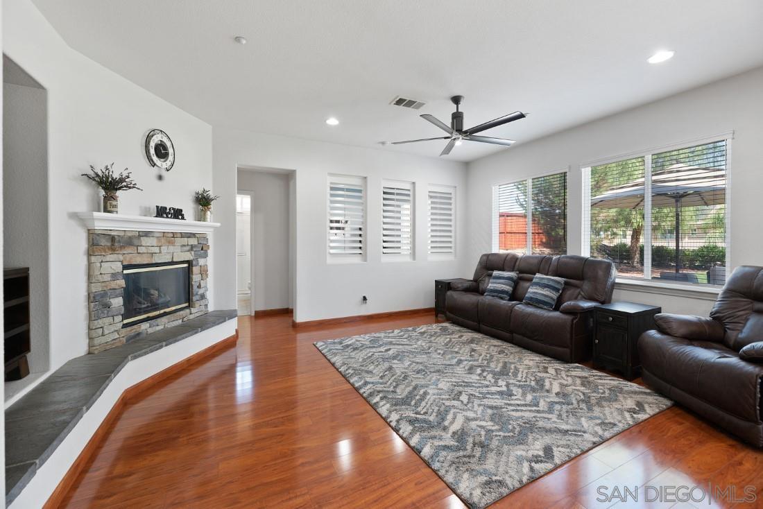 27805 Dogwood Gln