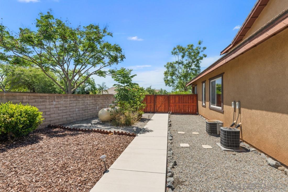 27805 Dogwood Gln