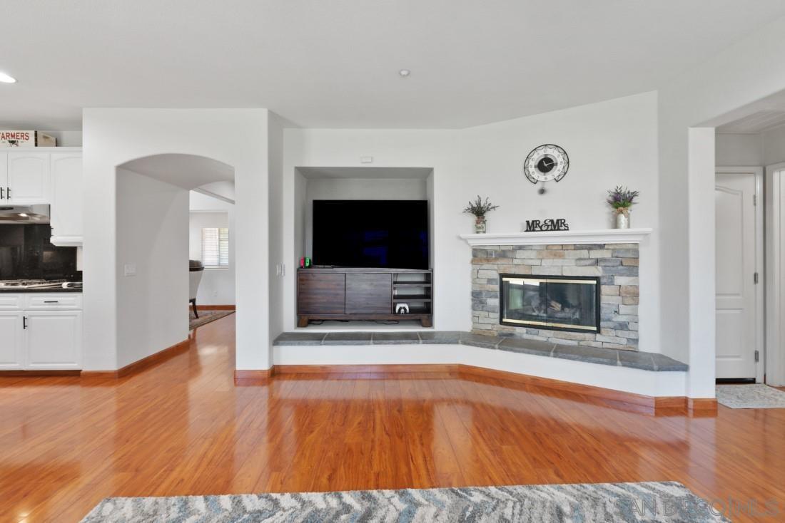 27805 Dogwood Gln