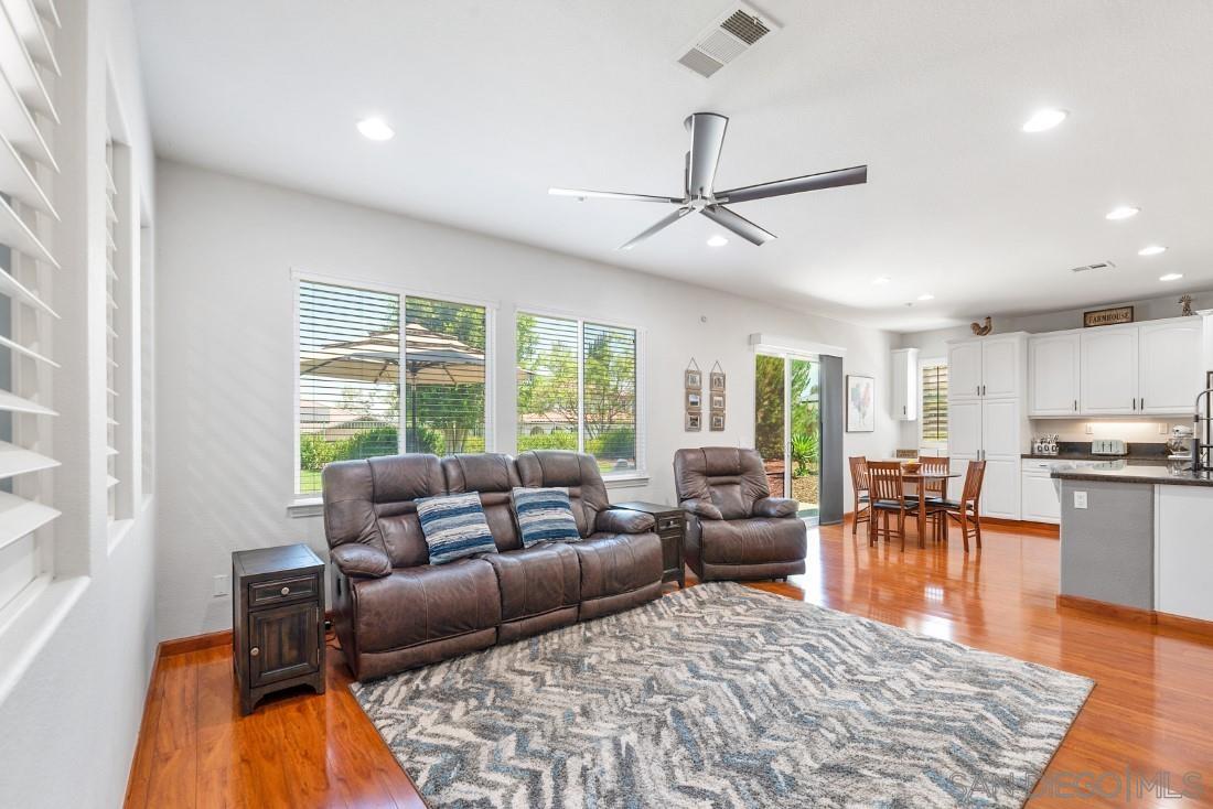 27805 Dogwood Gln
