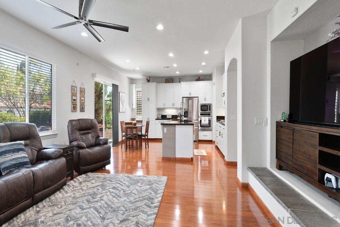 27805 Dogwood Gln