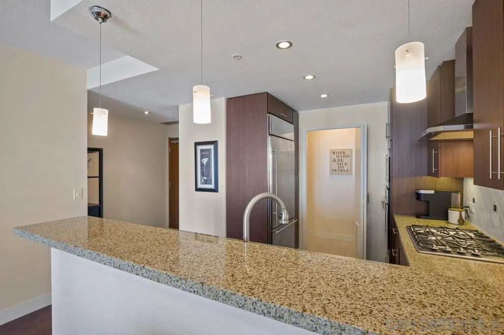 325 7th Ave Unit: 1101