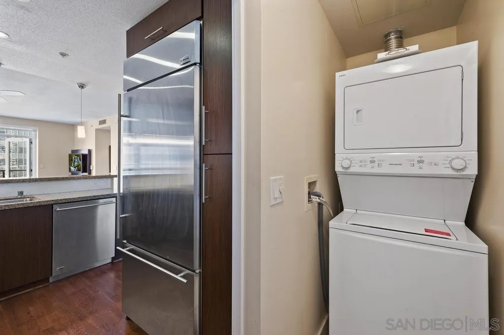 325 7th Ave Unit: 1101