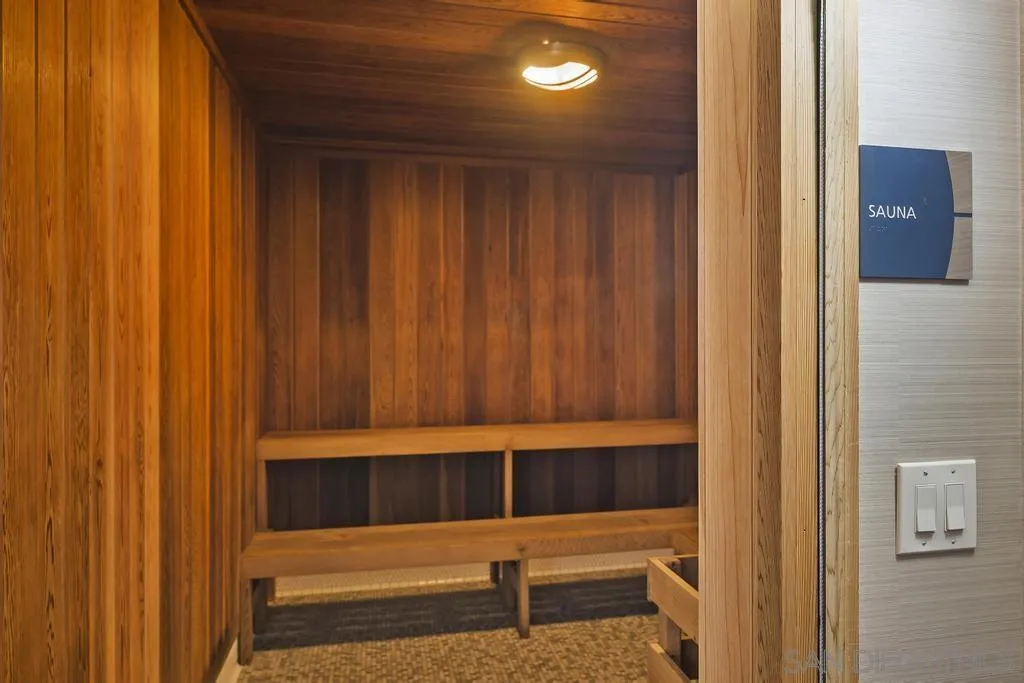 325 7th Ave Unit: 1101