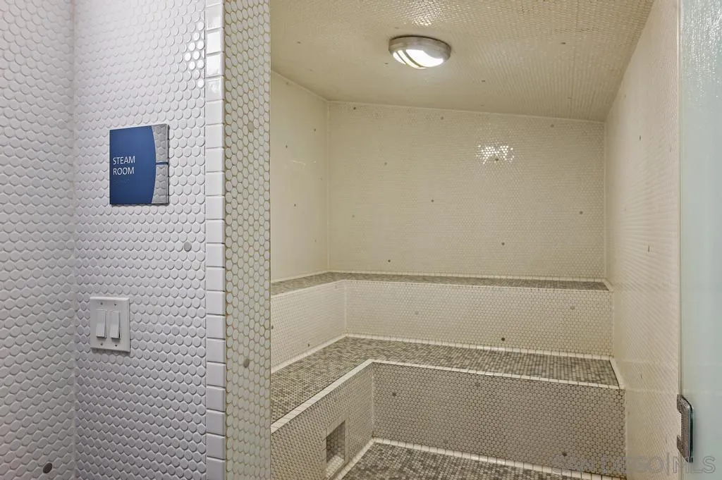 325 7th Ave Unit: 1101