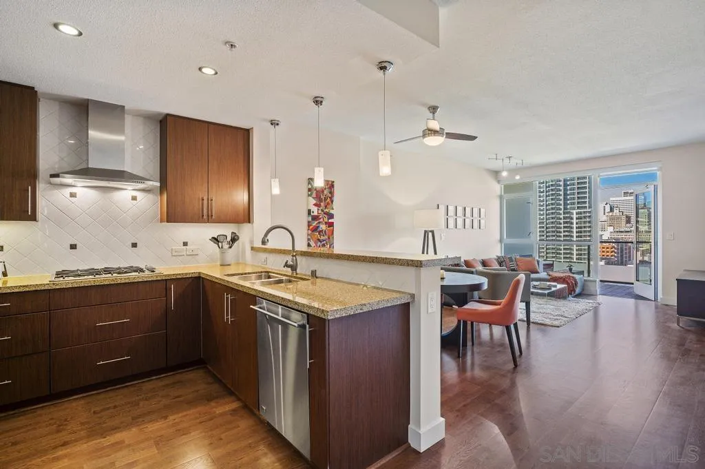 325 7th Ave Unit: 1101