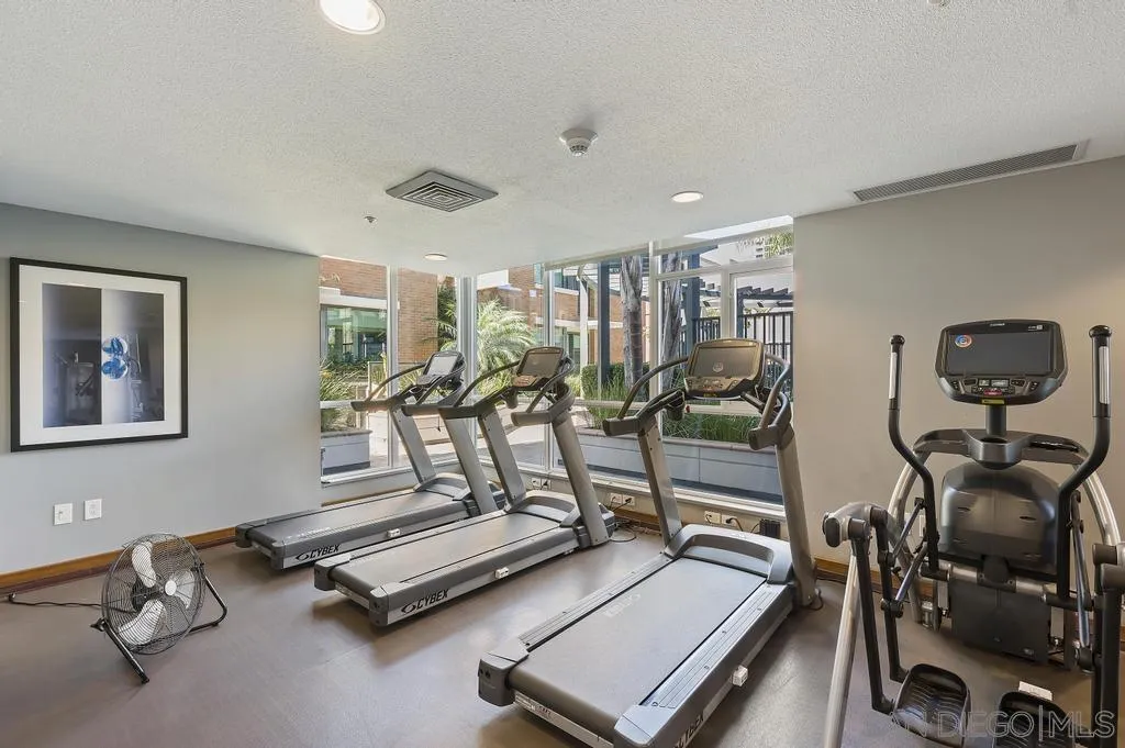 325 7th Ave Unit: 1101