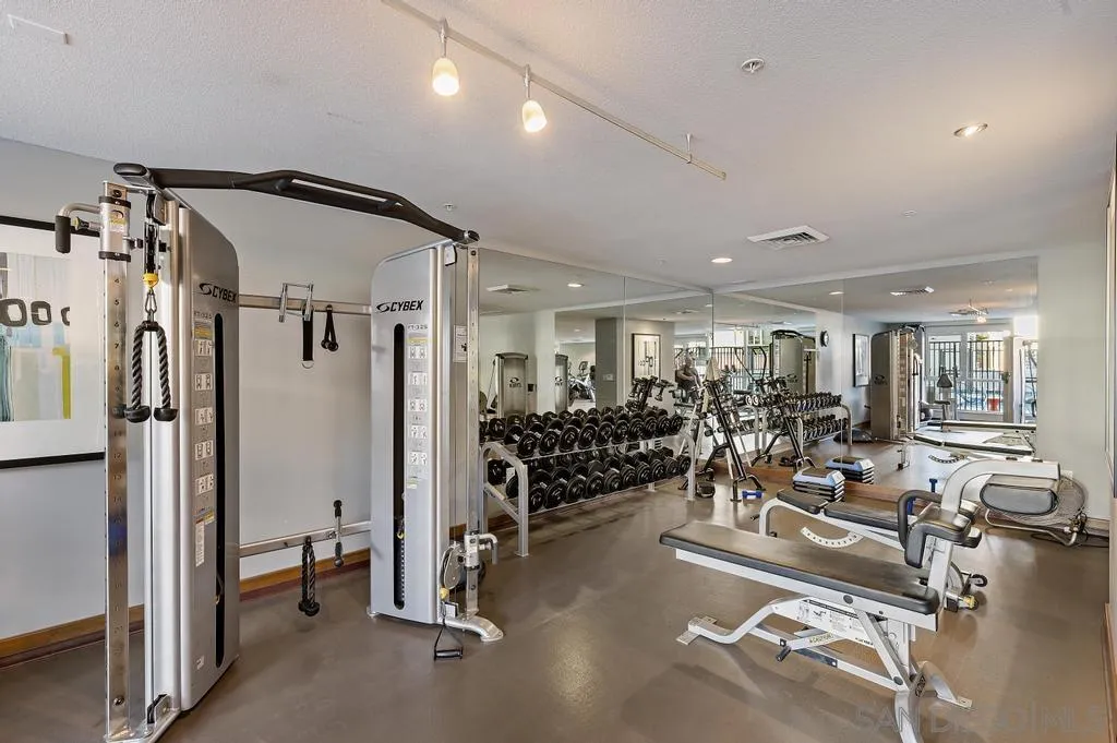 325 7th Ave Unit: 1101
