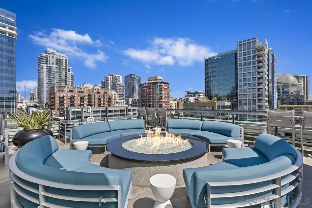 325 7th Ave Unit: 1101