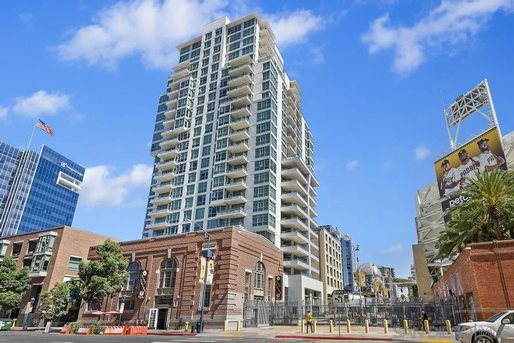 325 7th Ave Unit: 1101
