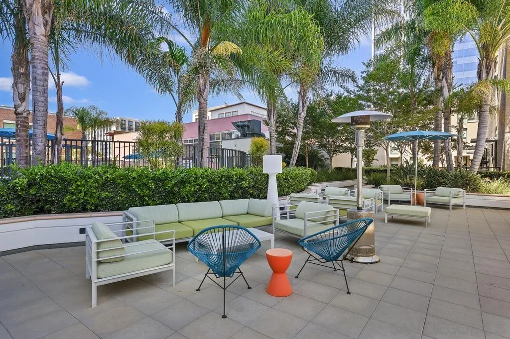 325 7th Ave Unit: 1101
