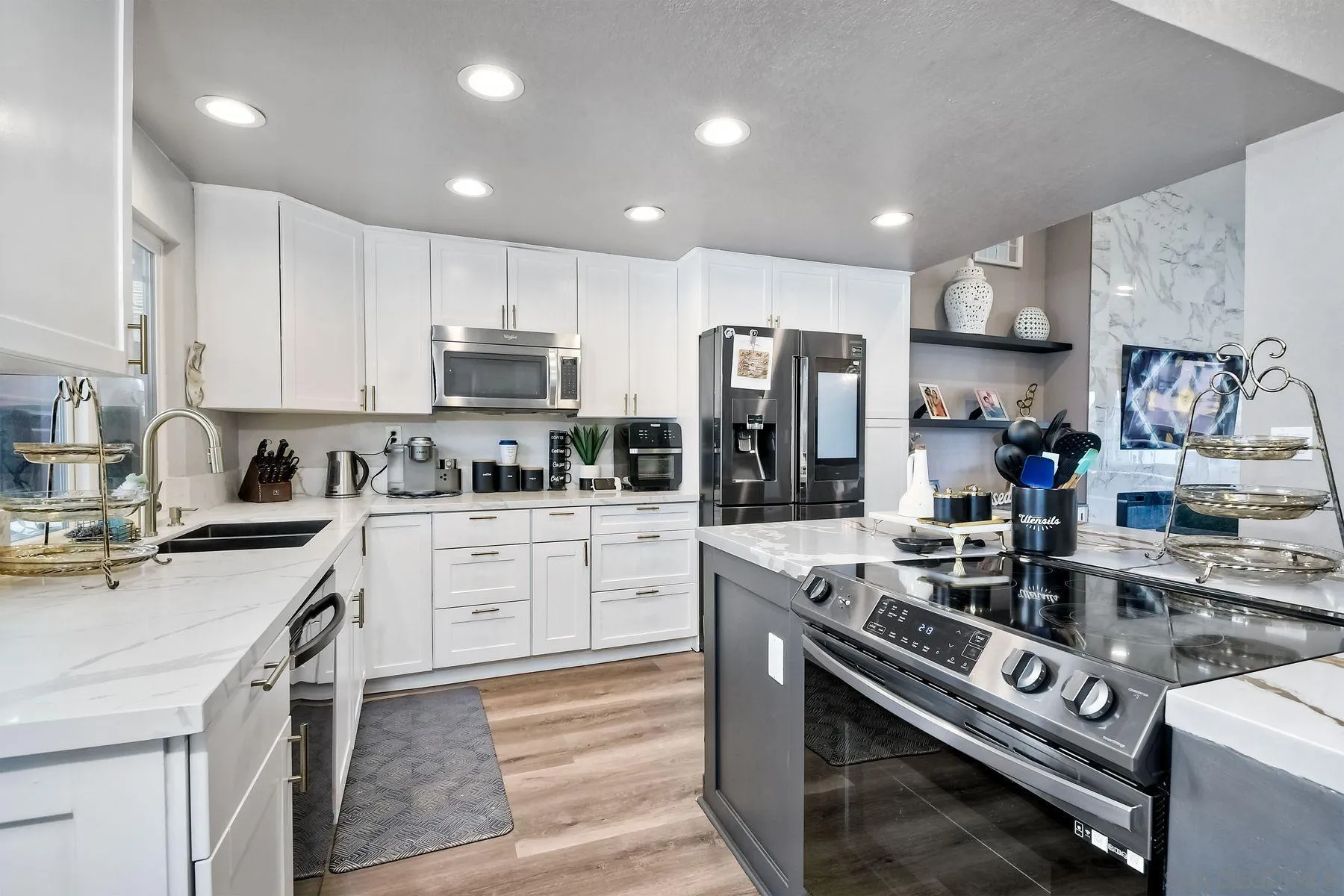 1223 Armstrong