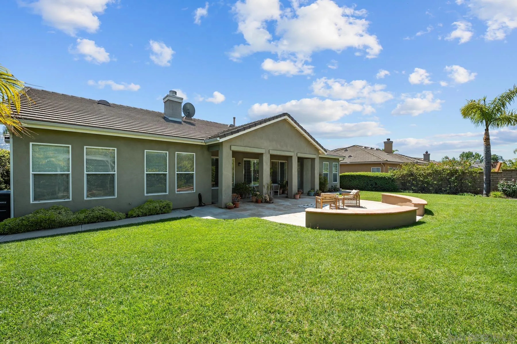 2551 Douglaston Gln