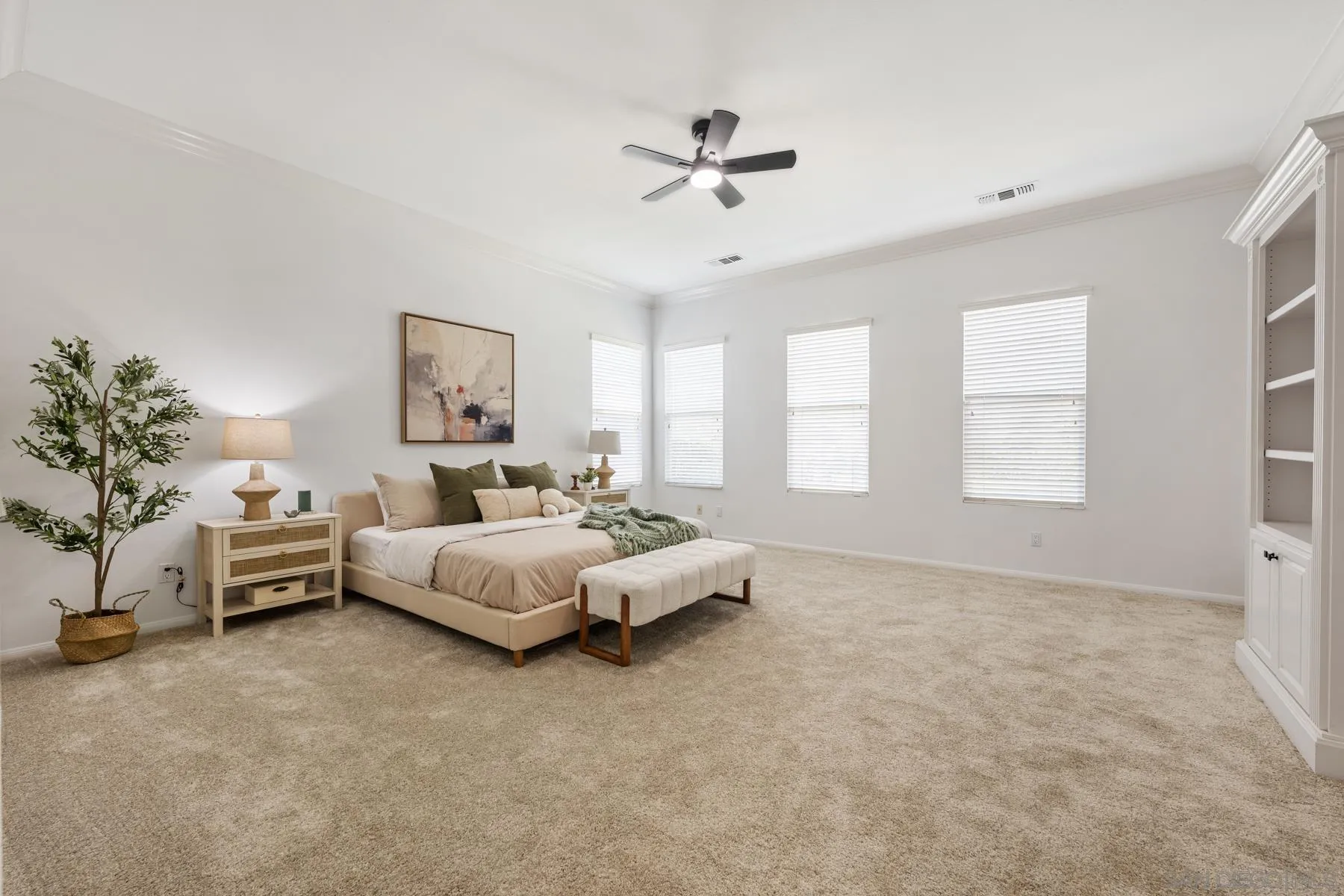 2551 Douglaston Gln