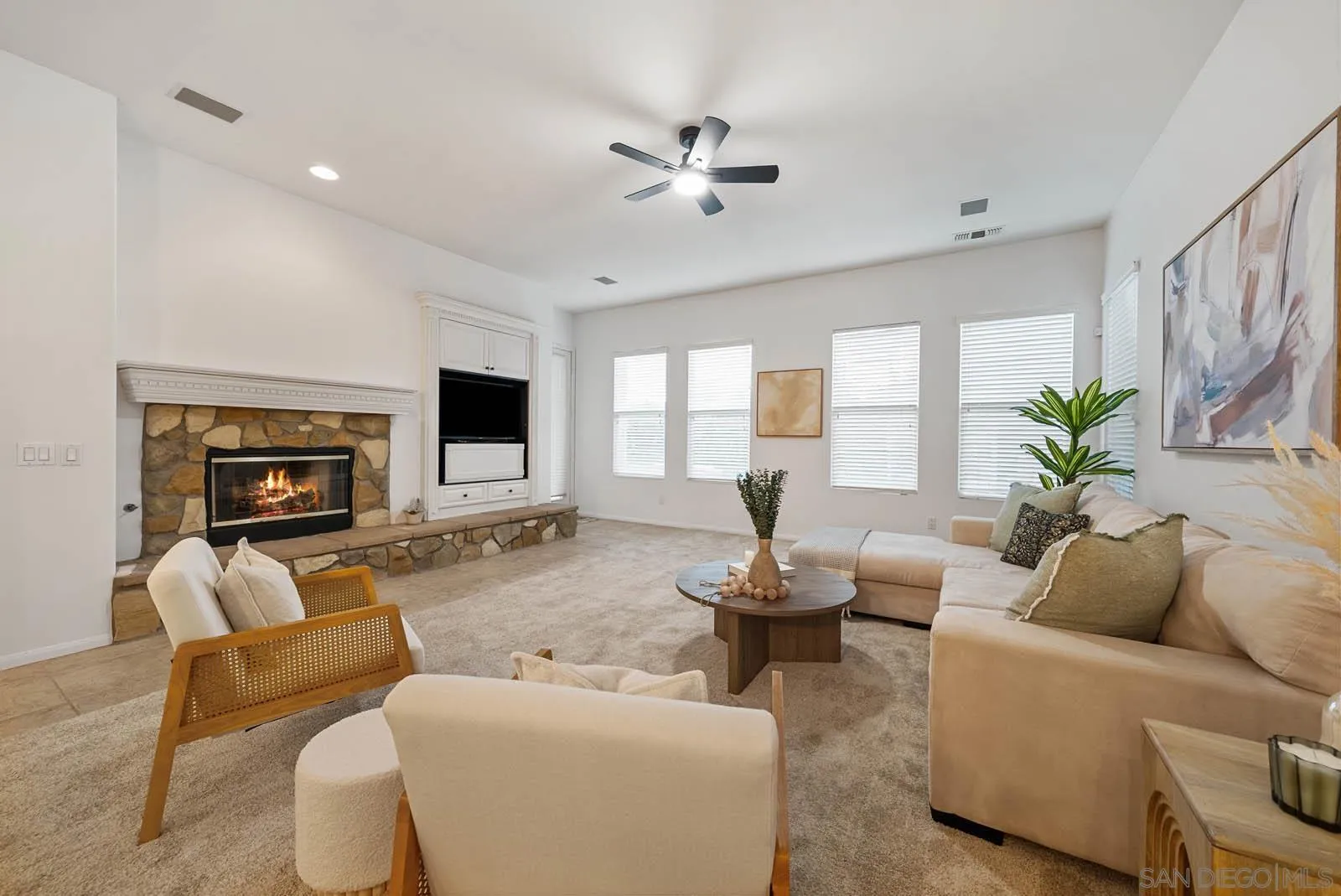 2551 Douglaston Gln