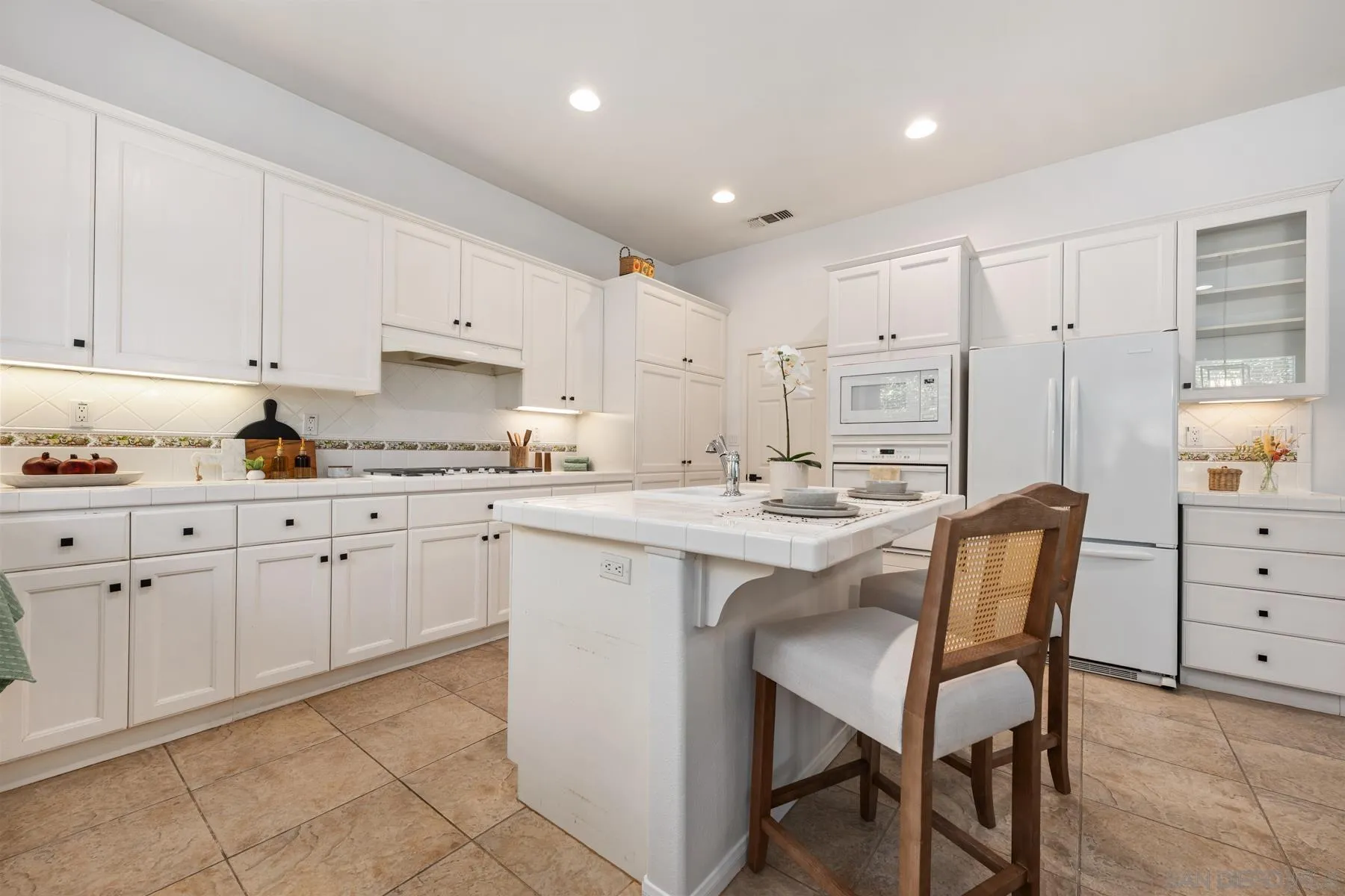 2551 Douglaston Gln