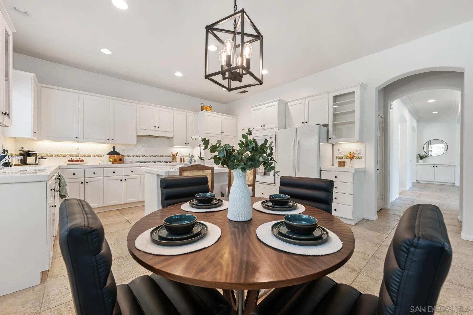 2551 Douglaston Gln
