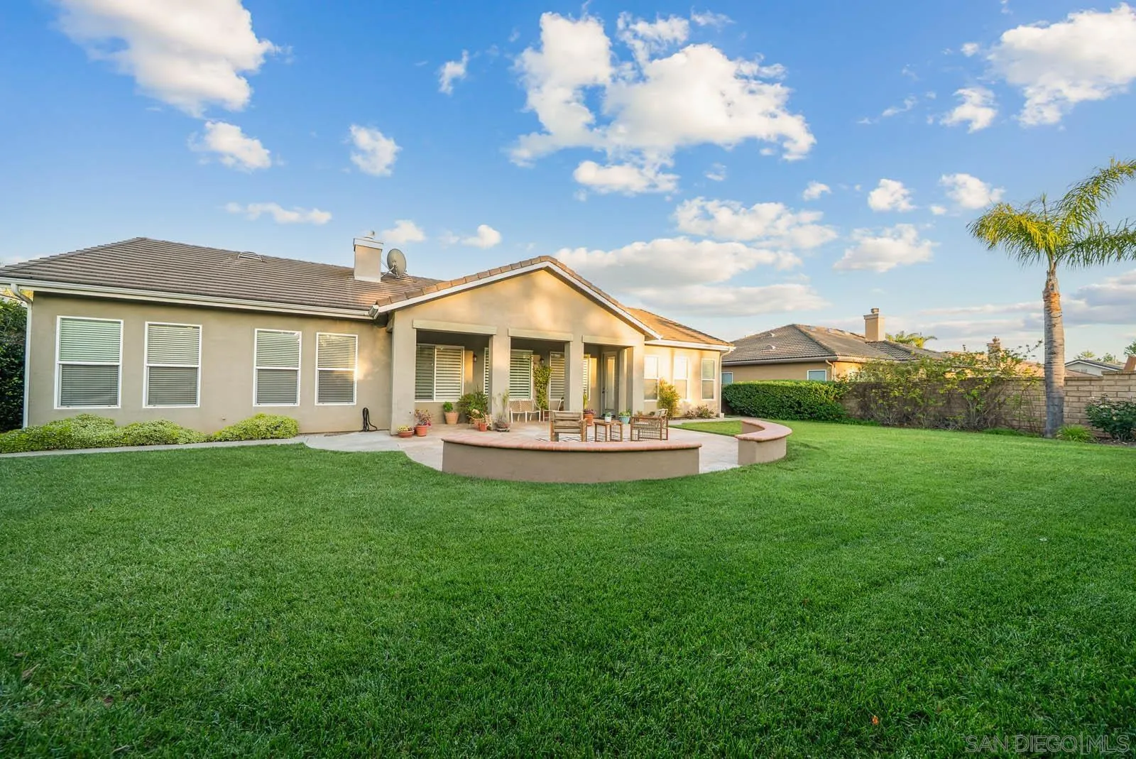 2551 Douglaston Gln
