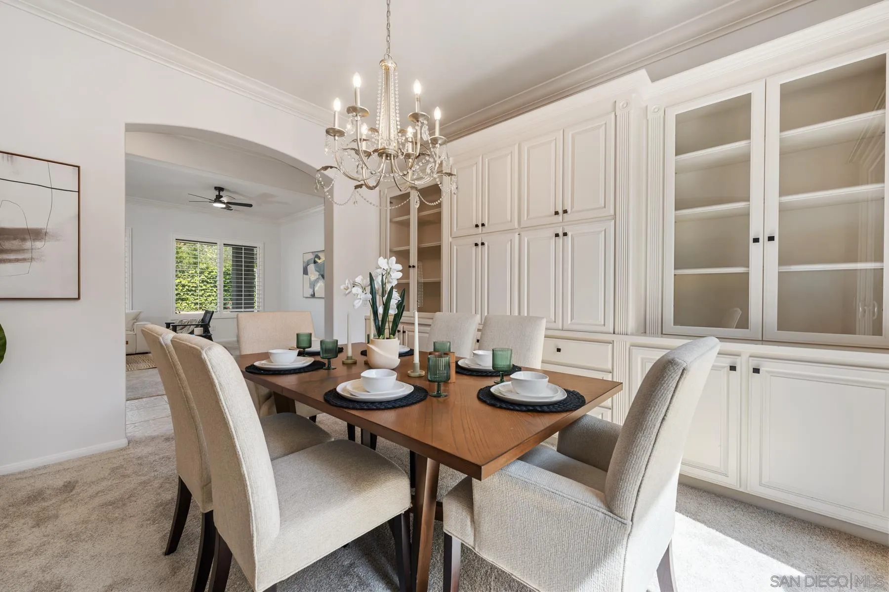 2551 Douglaston Gln