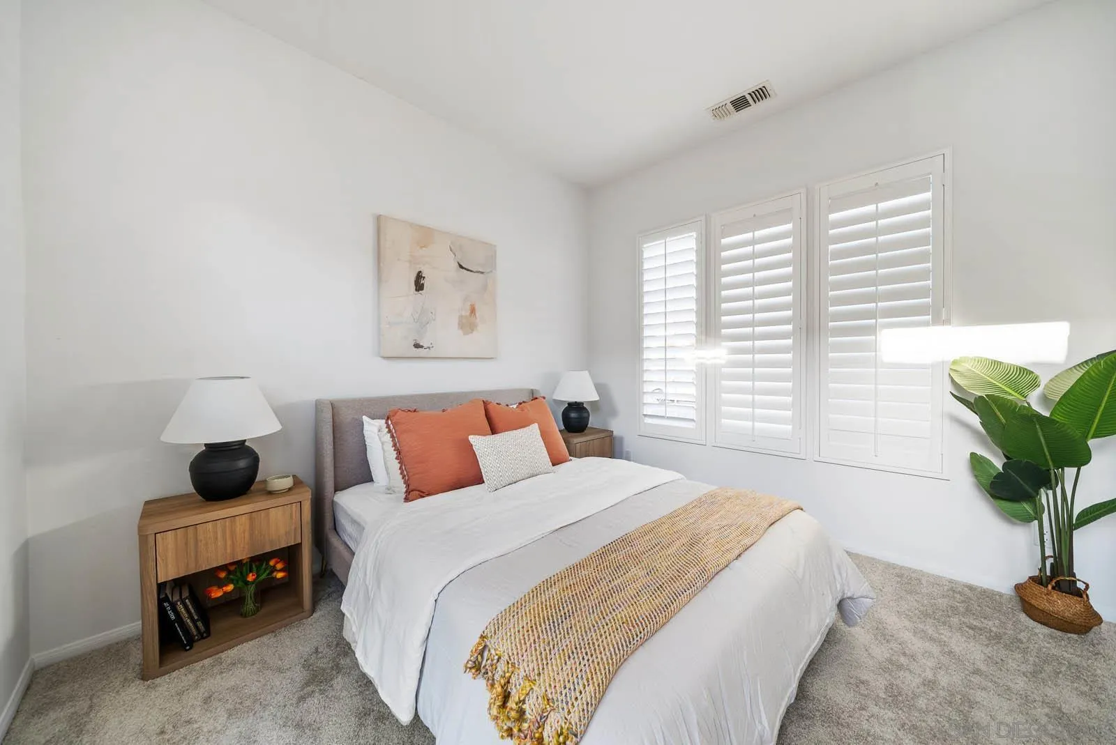 2551 Douglaston Gln