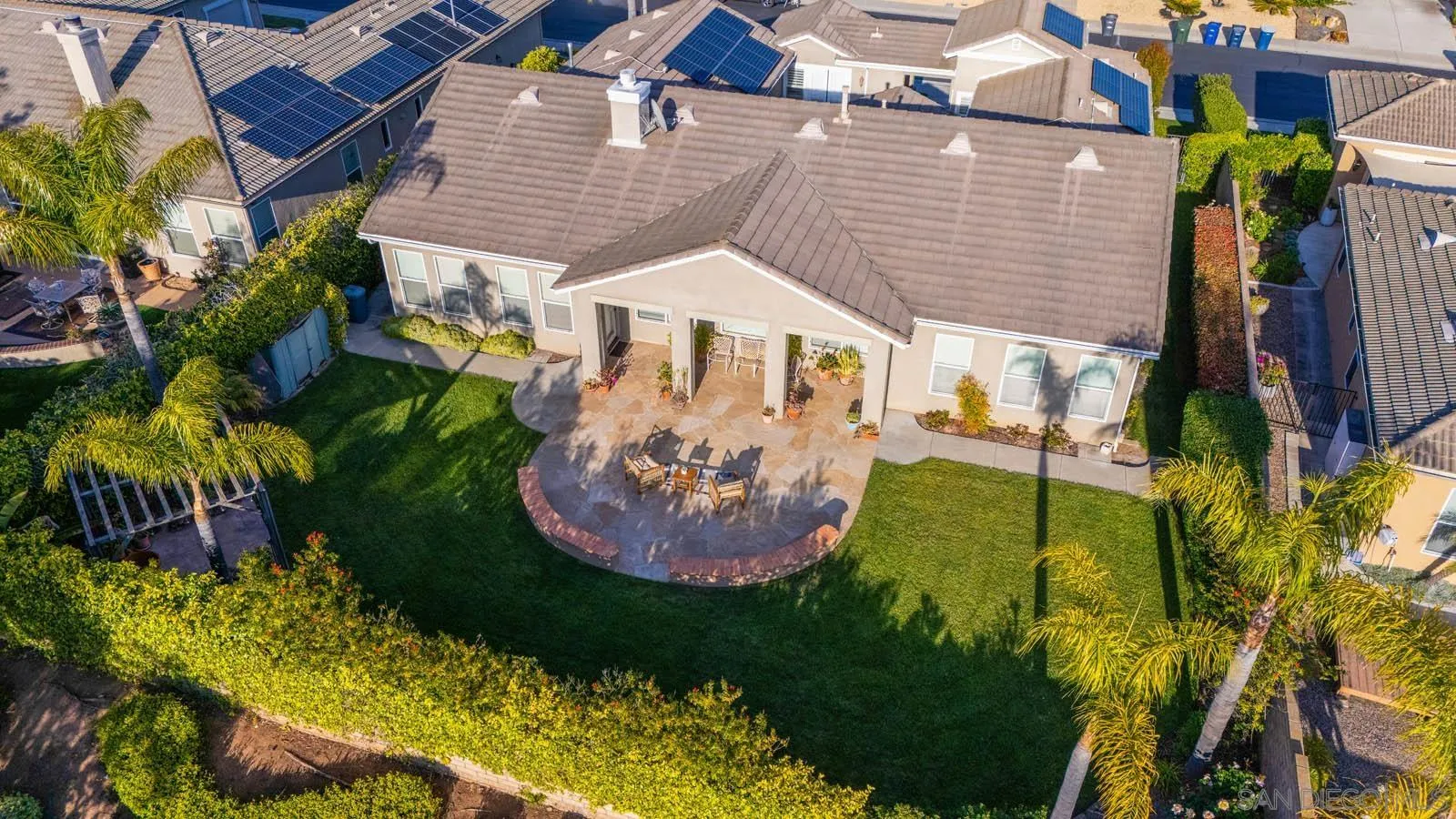 2551 Douglaston Gln