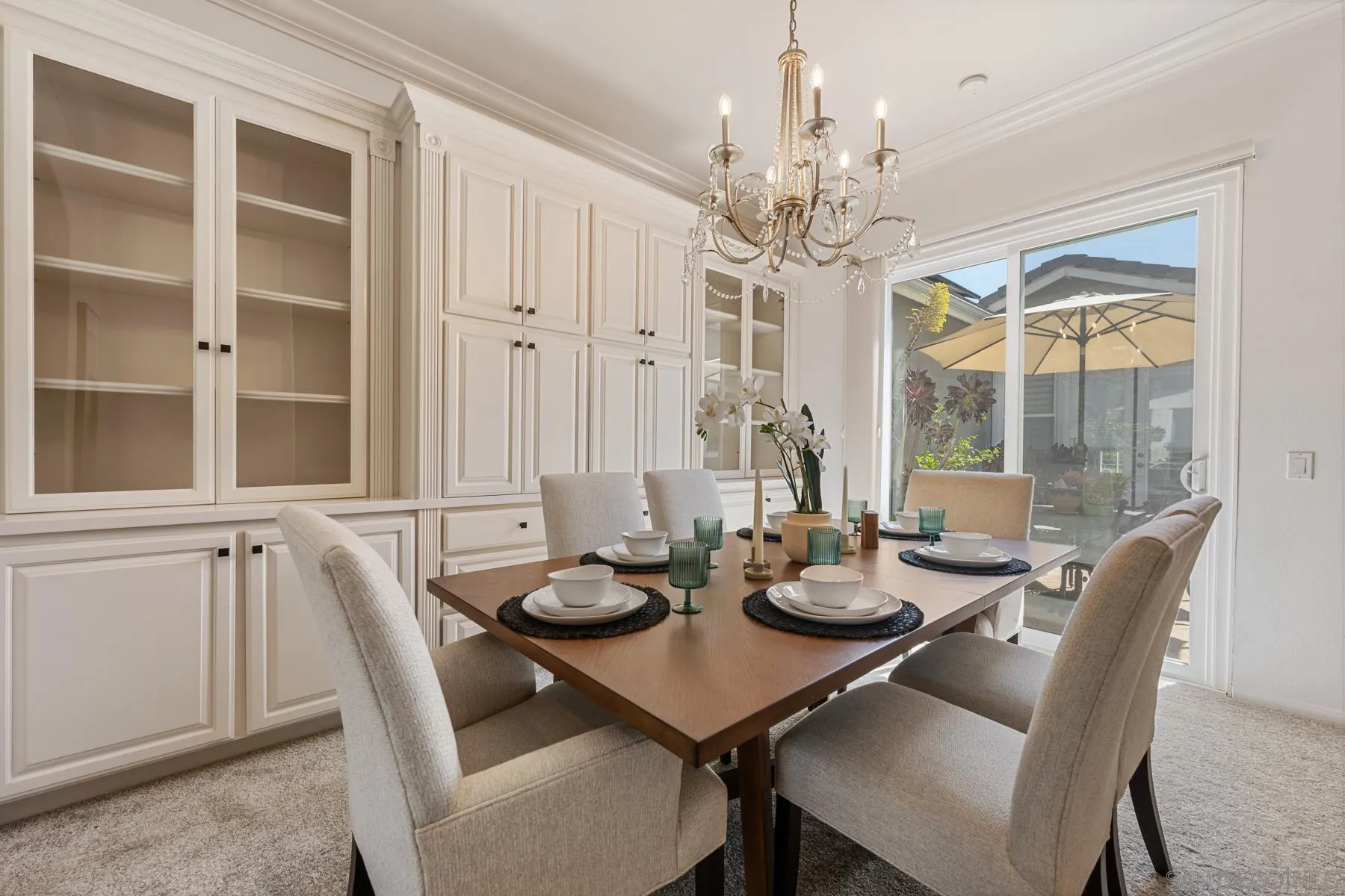 2551 Douglaston Gln