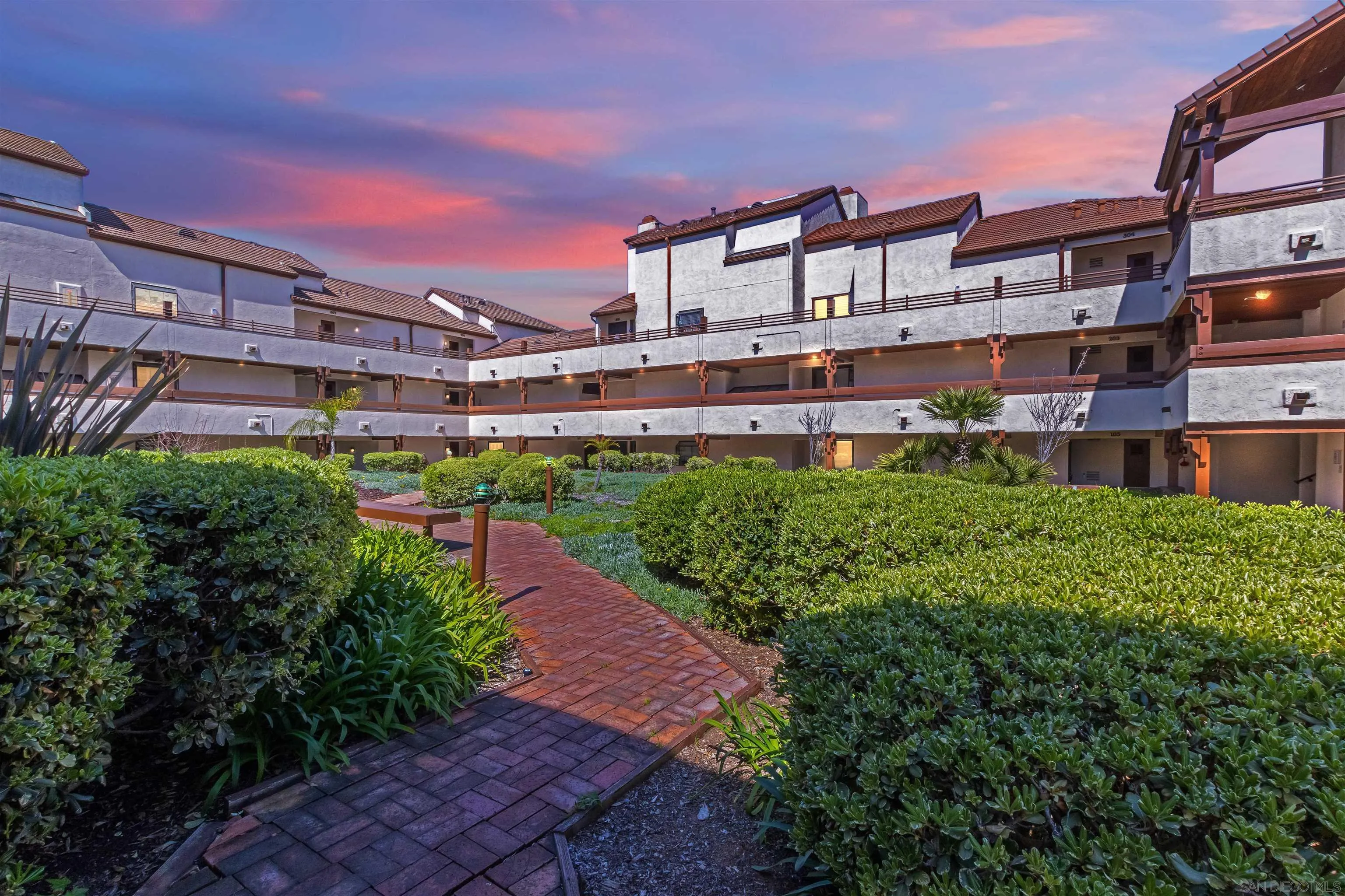 376 Center St Unit 103