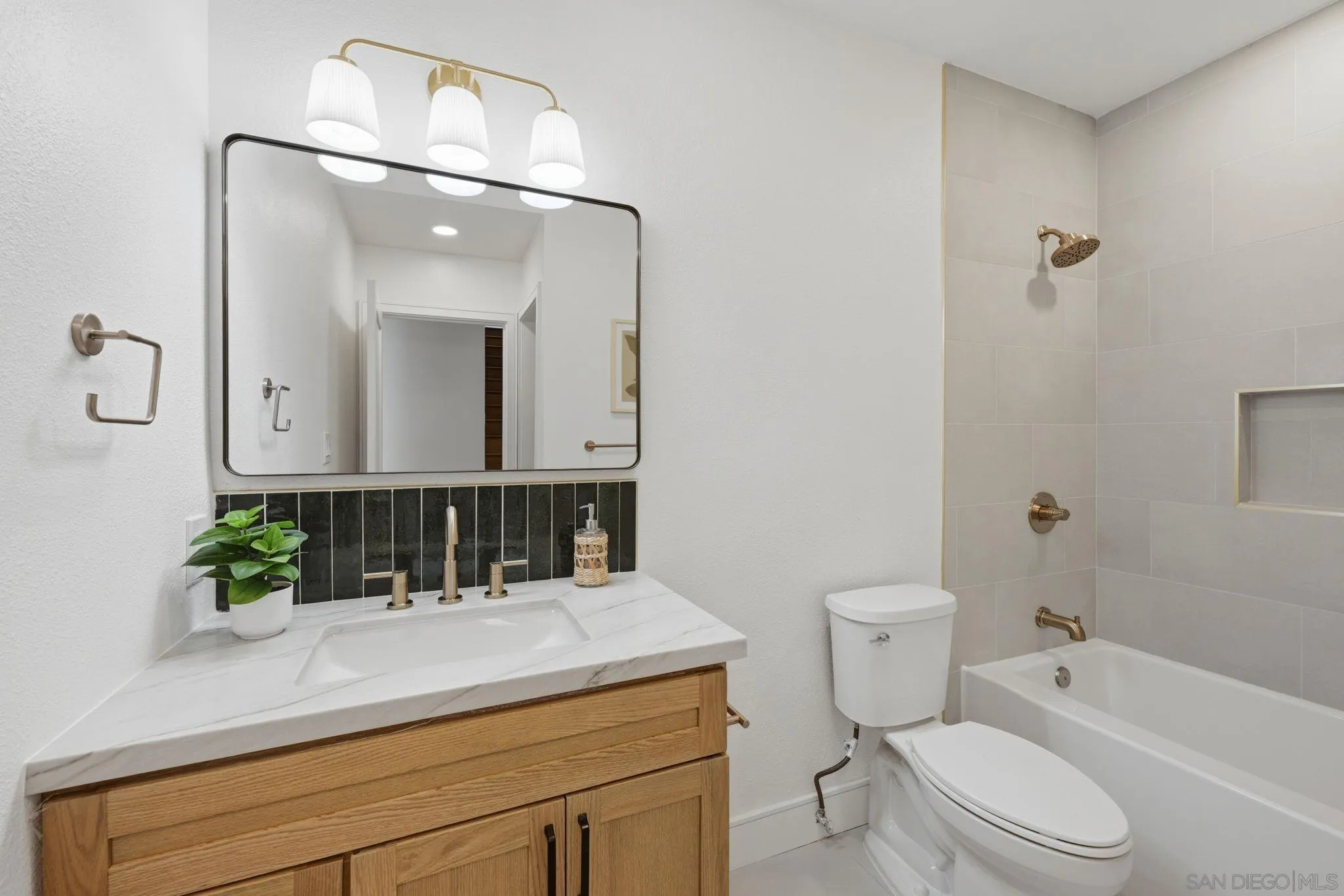 3855 Southview