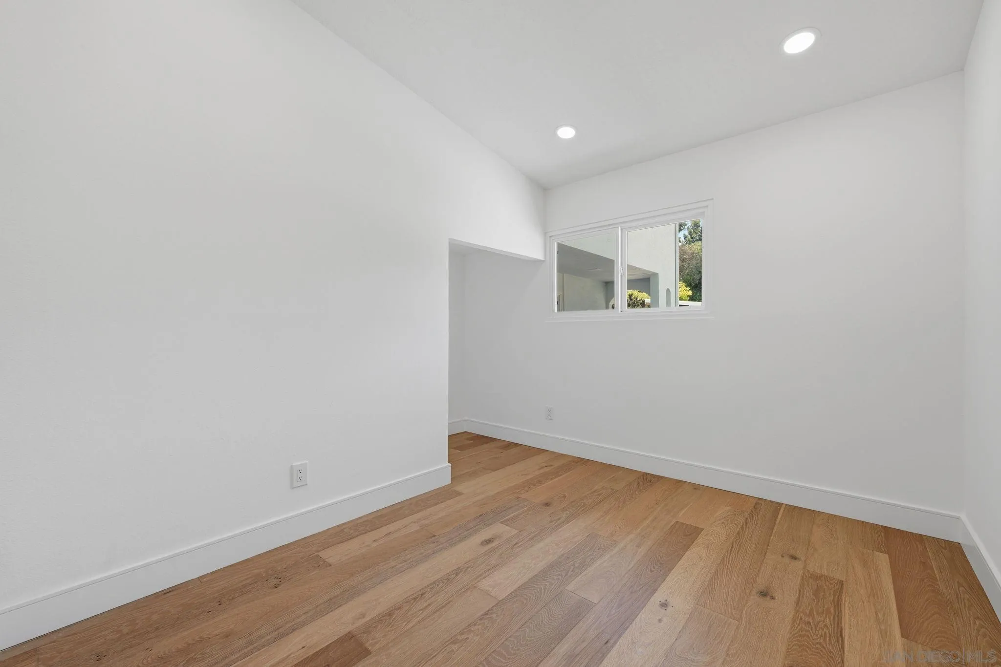 3855 Southview