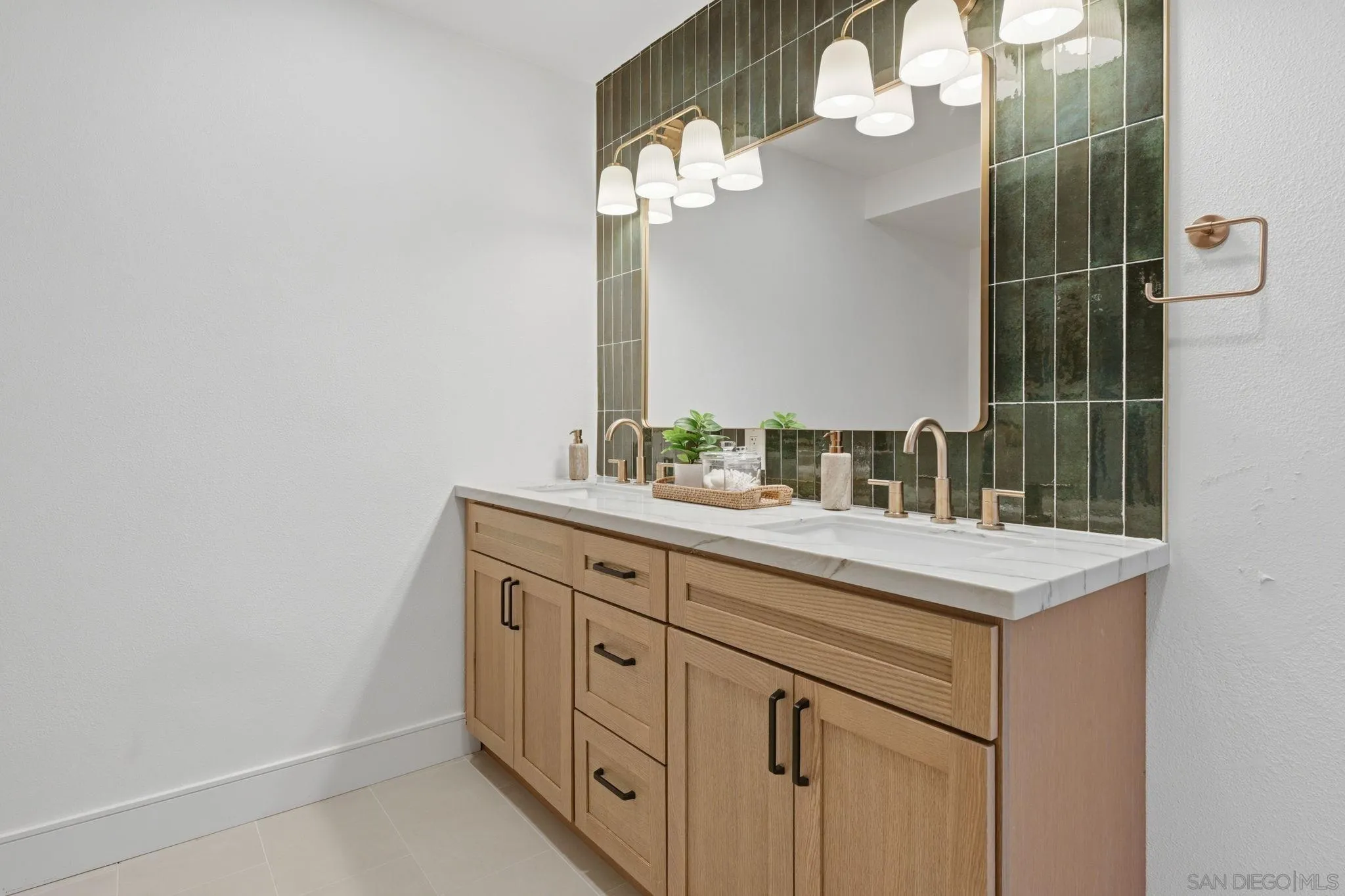 3855 Southview