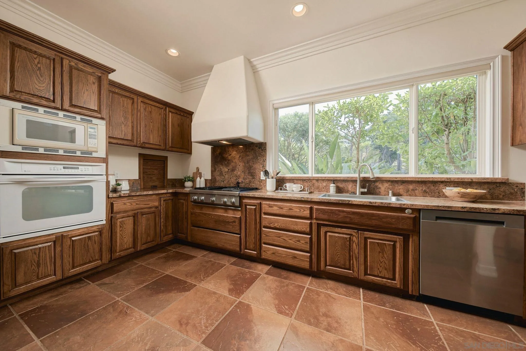 1990 Quail View Dr