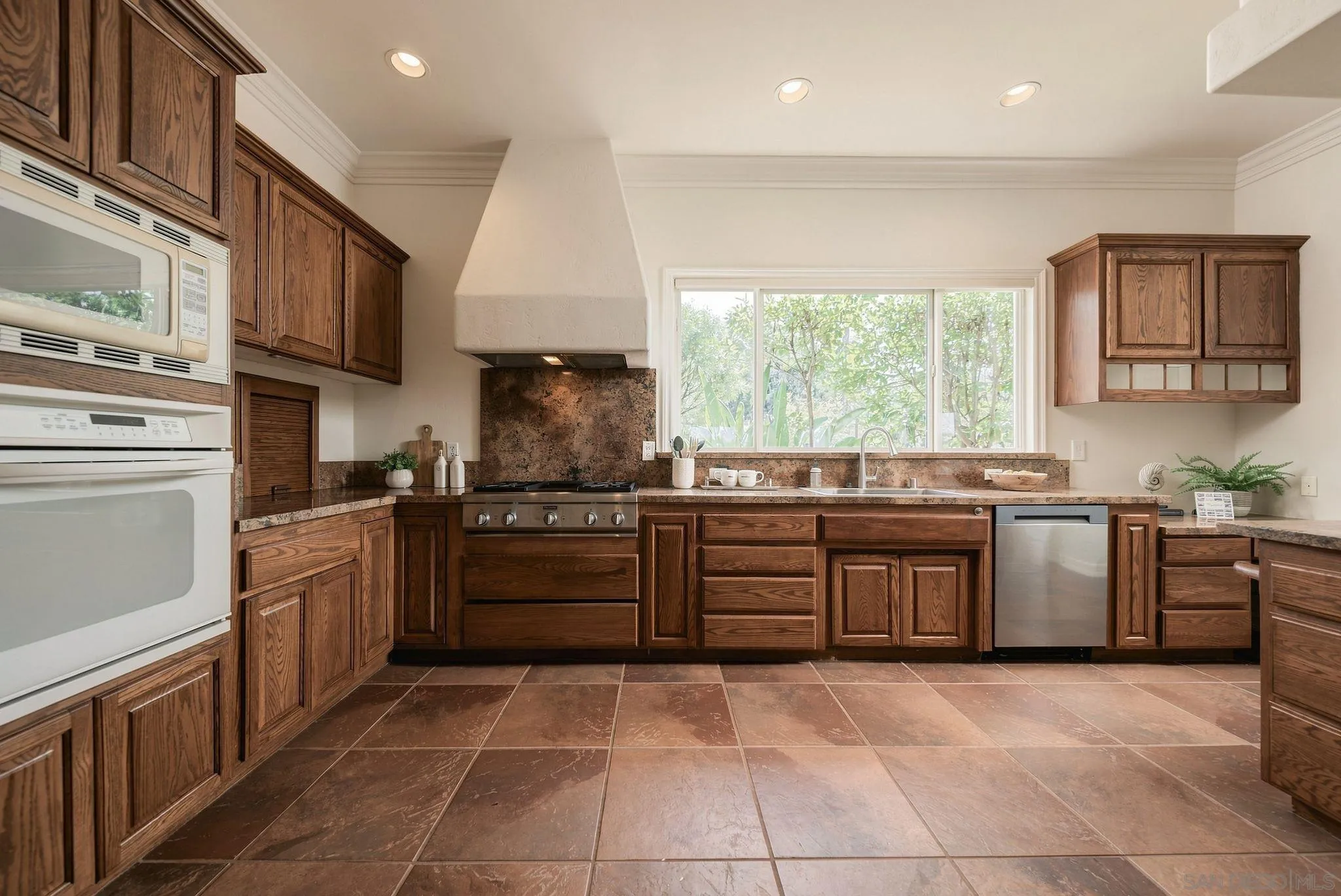 1990 Quail View Dr