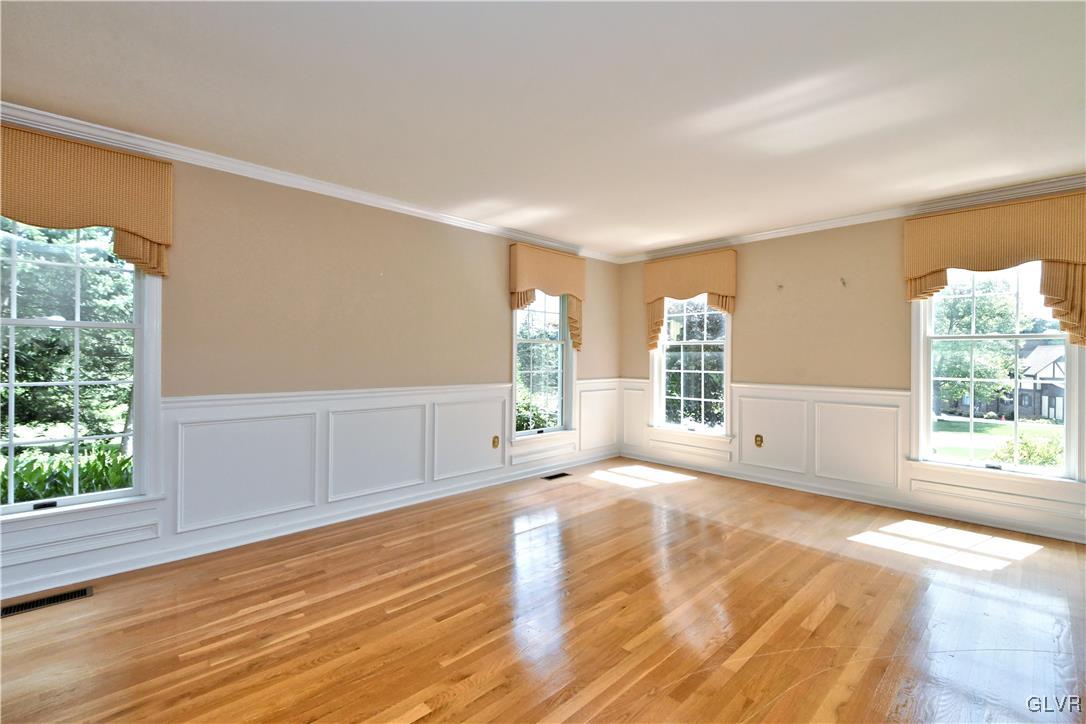 4933 Skytop Drive