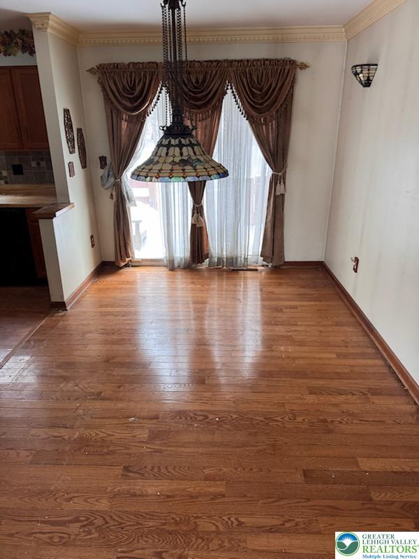 1739 Wendy Lane