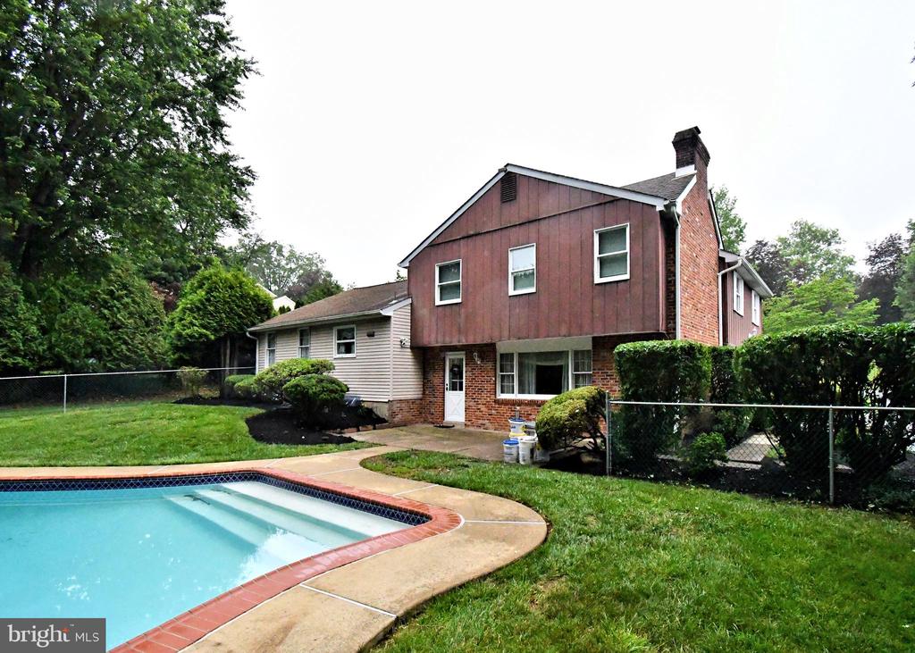 40 BROOKSIDE DRIVE