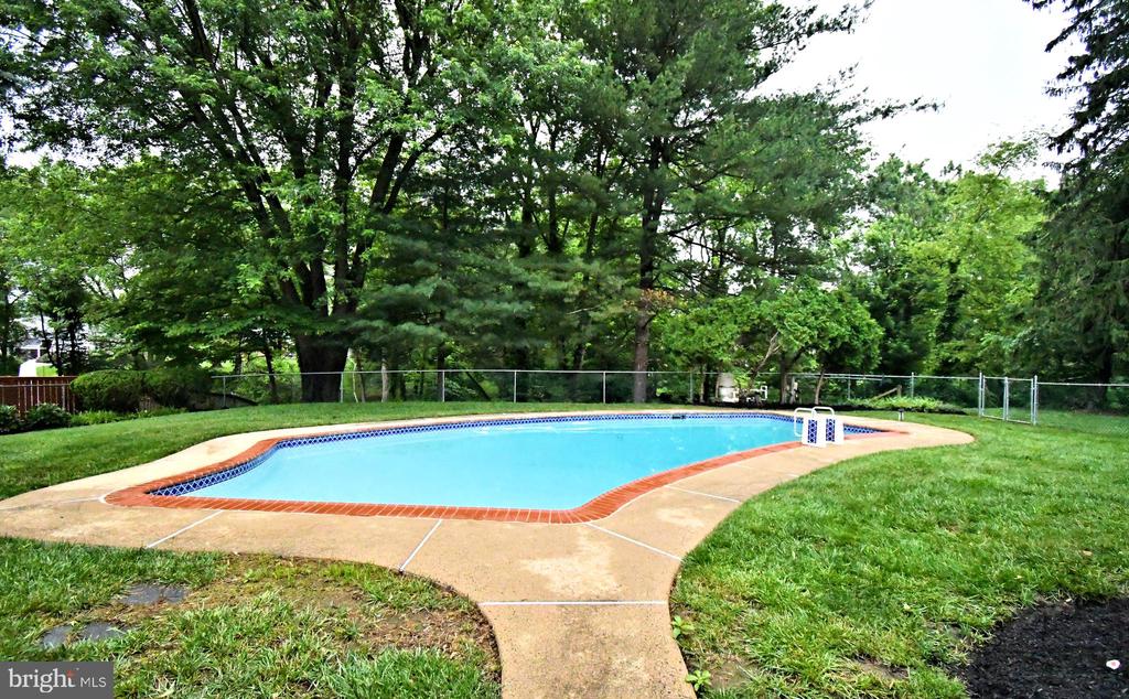 40 BROOKSIDE DRIVE