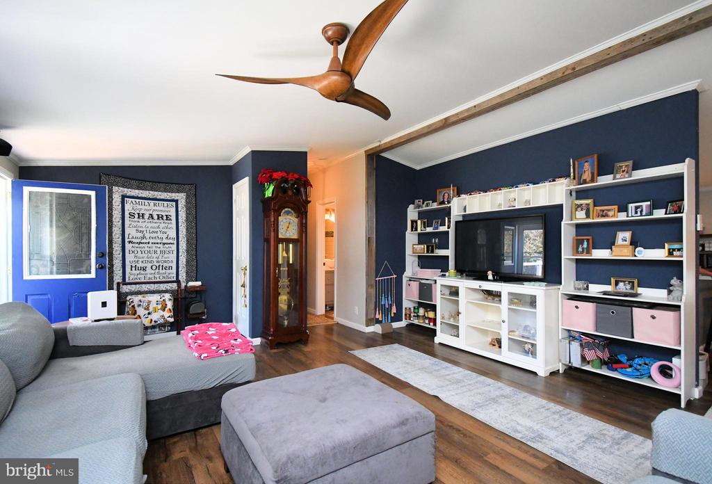 156 VAUX DRIVE
