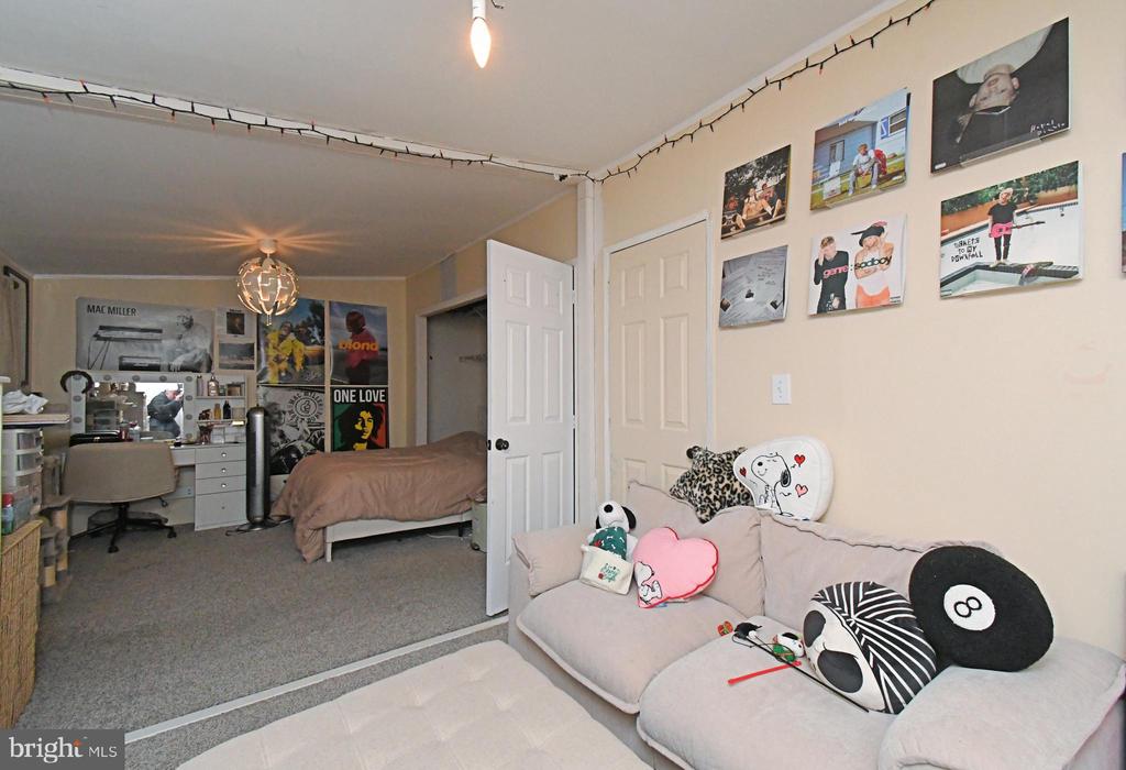 156 VAUX DRIVE