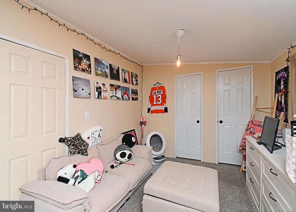 156 VAUX DRIVE