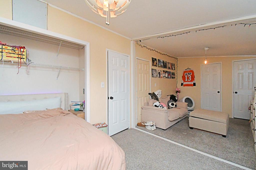 156 VAUX DRIVE