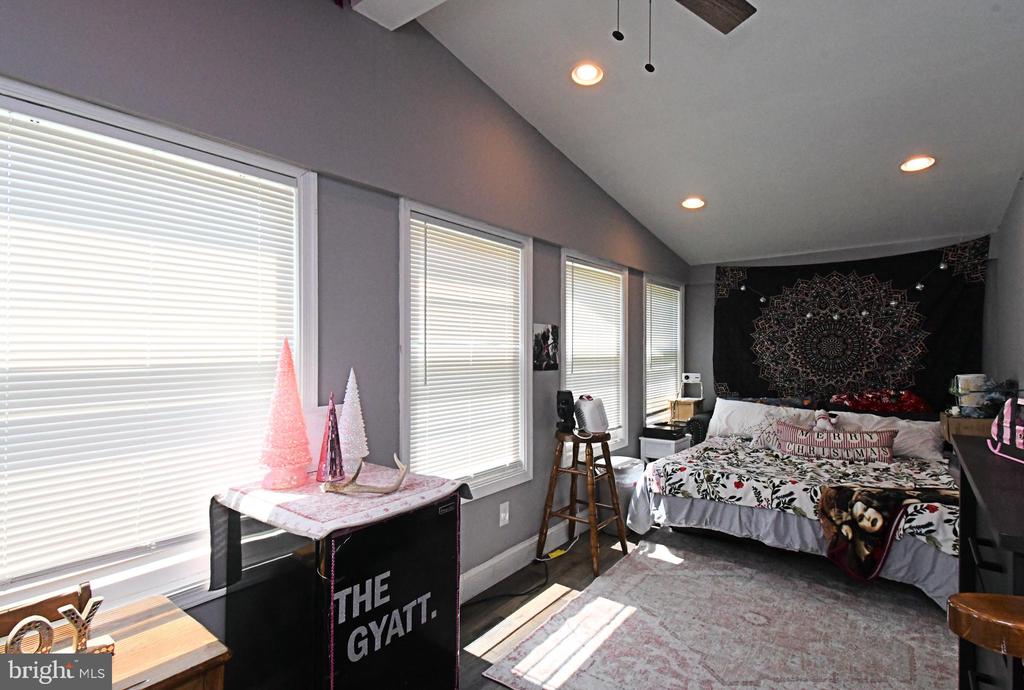 156 VAUX DRIVE