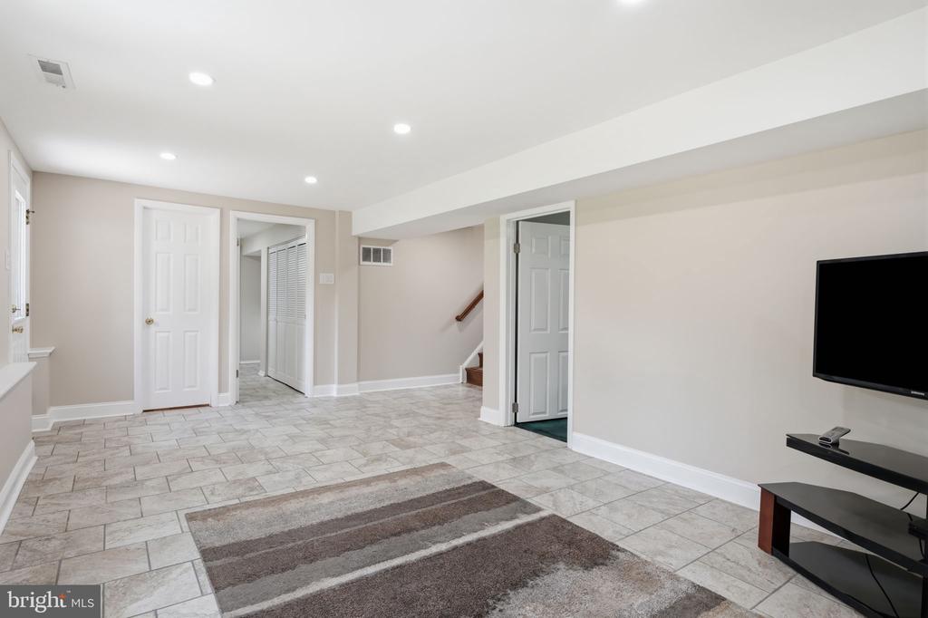 688 FAIRFIELD DRIVE