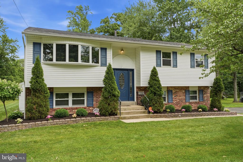 688 FAIRFIELD DRIVE