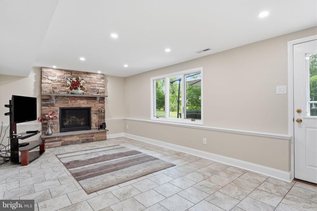 688 FAIRFIELD DRIVE