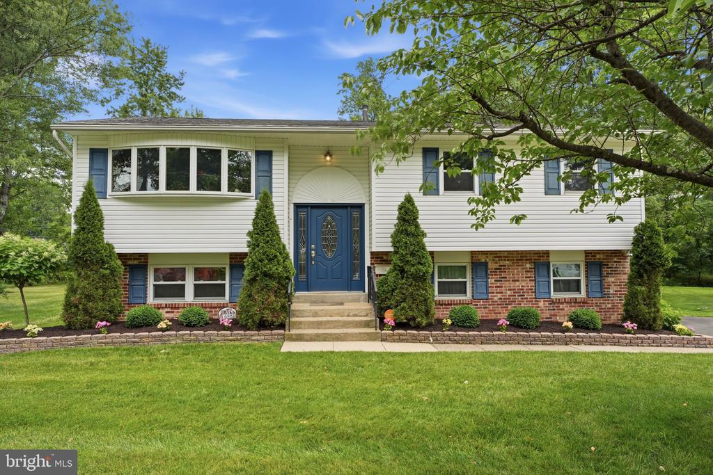 688 FAIRFIELD DRIVE
