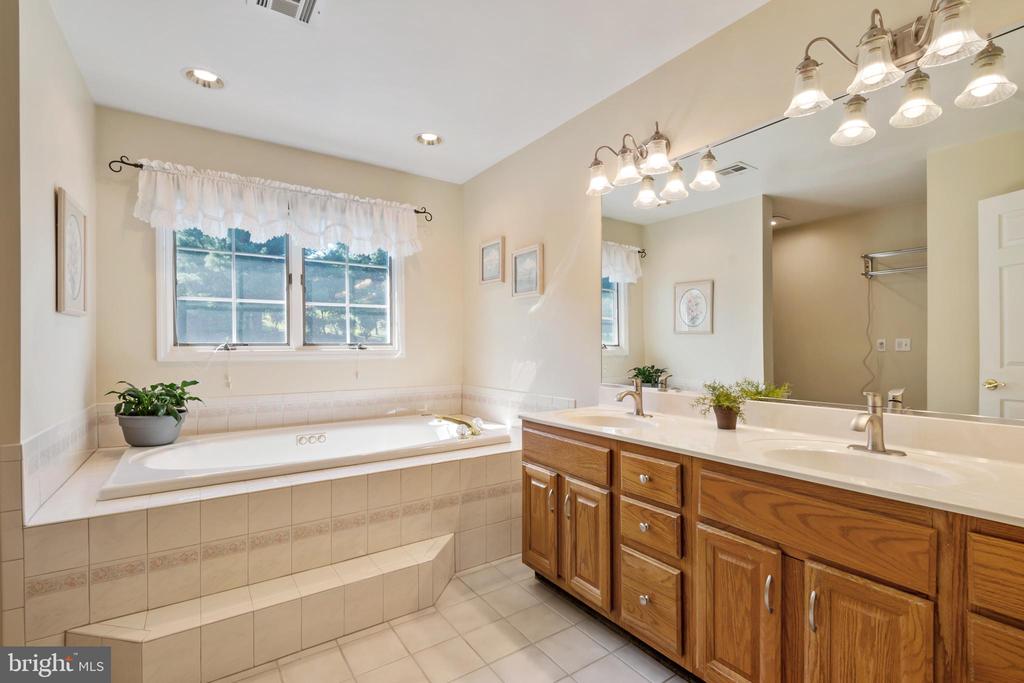 5170 ROSEWOOD DRIVE