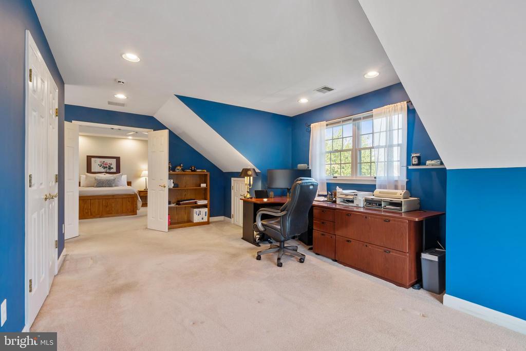 5170 ROSEWOOD DRIVE