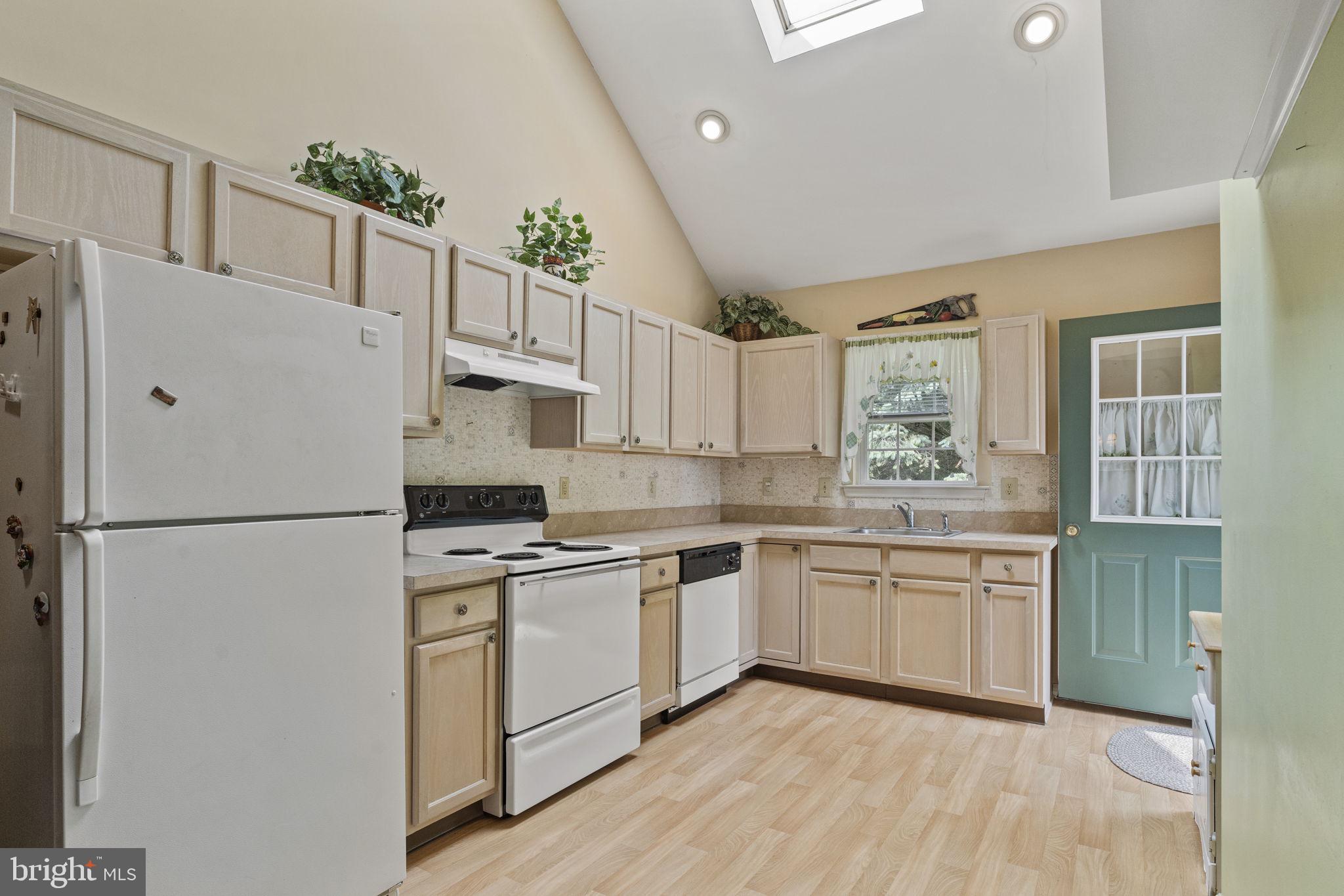 8077 CROSS CREEK CIRCLE