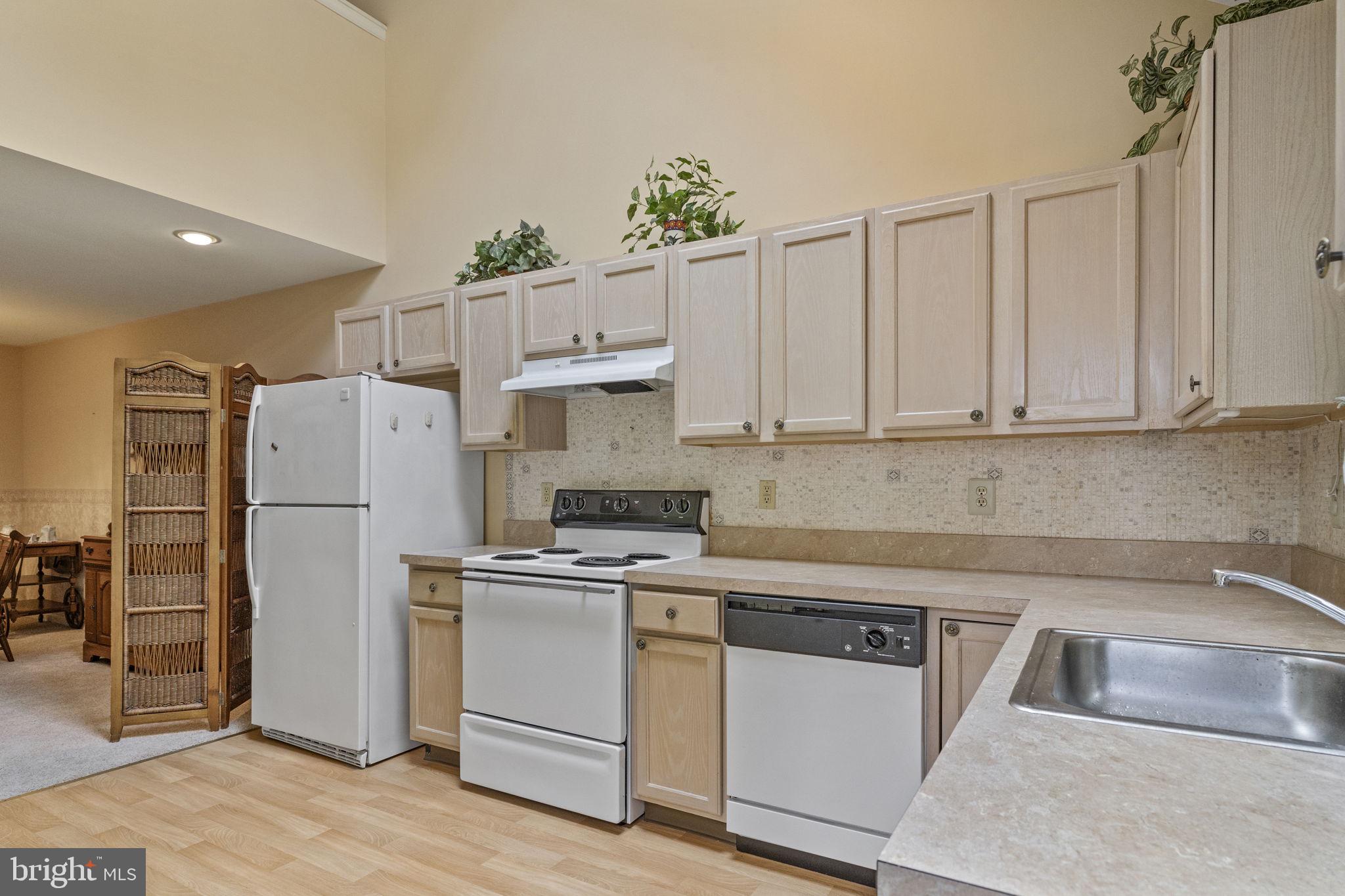 8077 CROSS CREEK CIRCLE